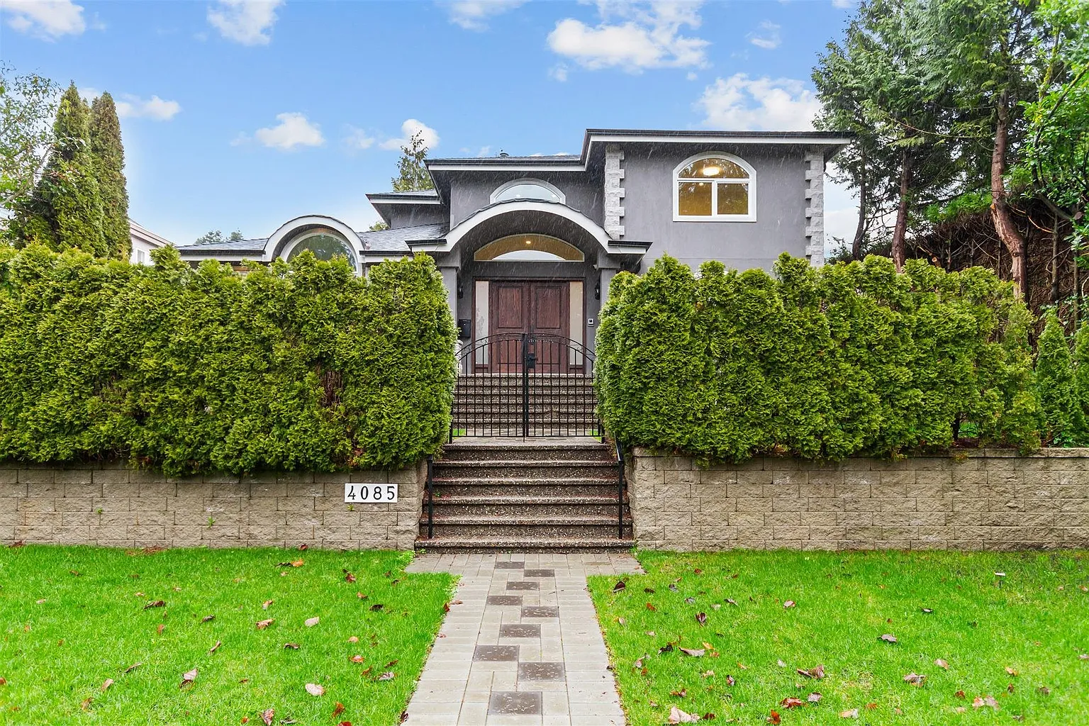4085 Marine Dr photo 1
