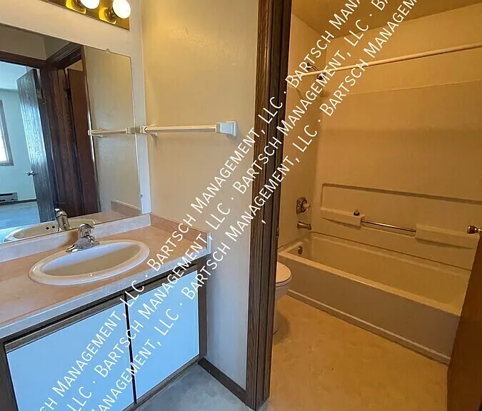 W182S8443 Racine Ave — Photo 5