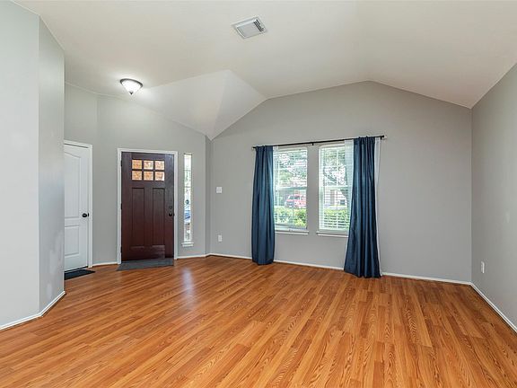 5th image of 219 Brazos Gardens Dr