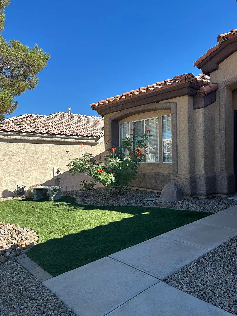 Awesome Single Story Home in the heart of Henderson — Photo 2