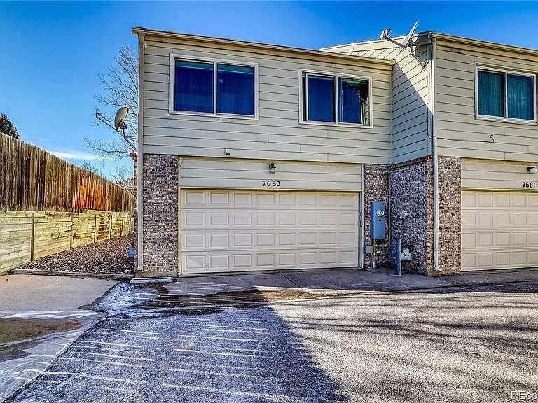 7684 S Cove Cir — Photo 2