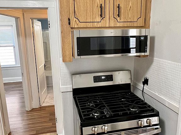 4th image of 2165 Chesterland Ave