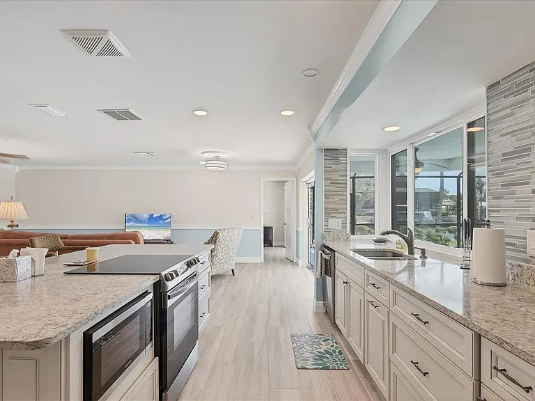 5585 Contento Dr — Photo 6