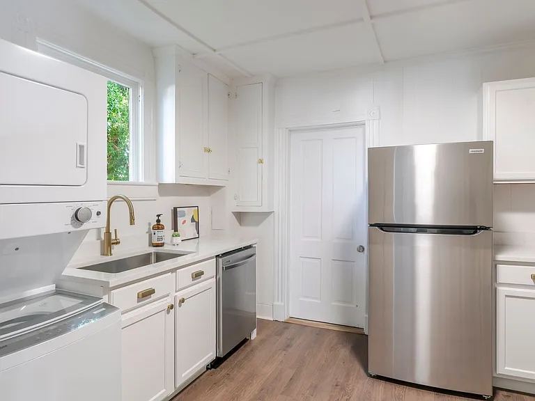 1215 Walnut St — Photo 5