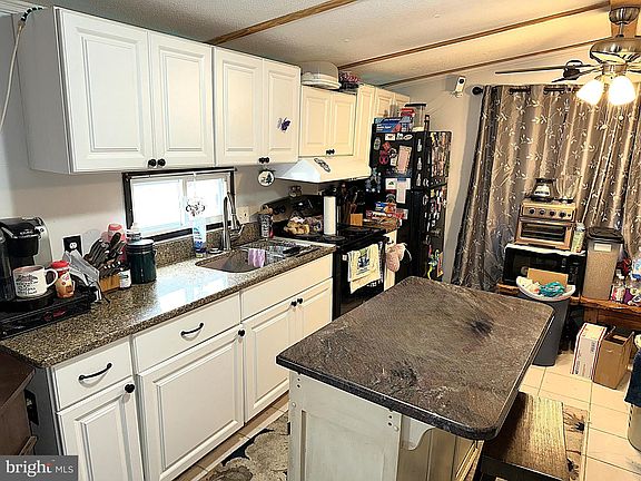 3rd image of 206 5th St