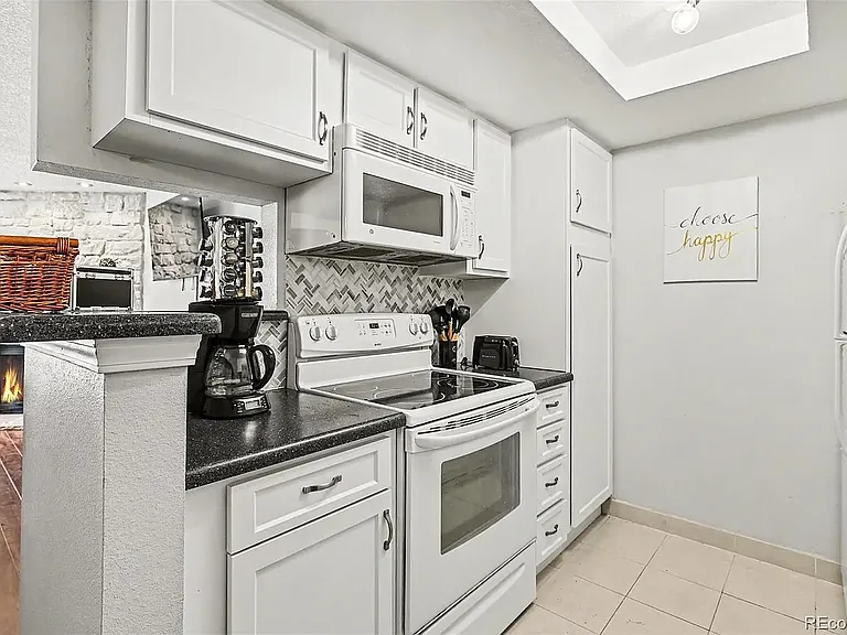 8335 Fairmount Dr — Photo 8