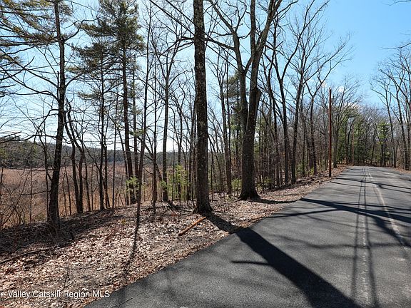 2nd image of 176 Lake Road