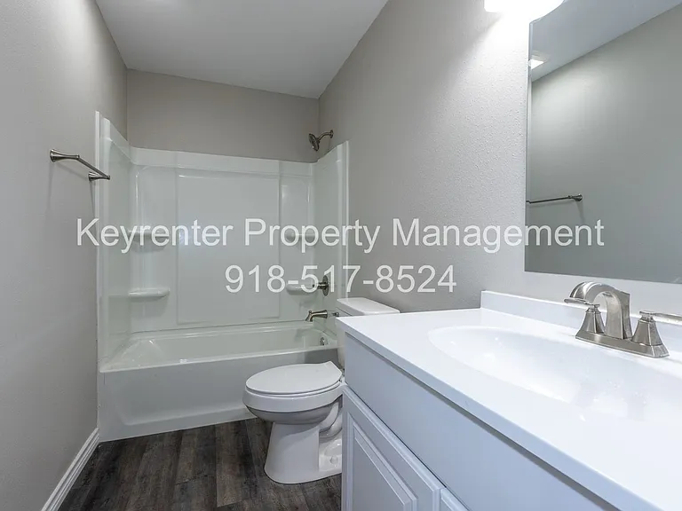 808 N Franklin Ave — Photo 26