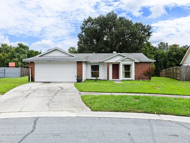 629 Stillview Cir — Photo 1