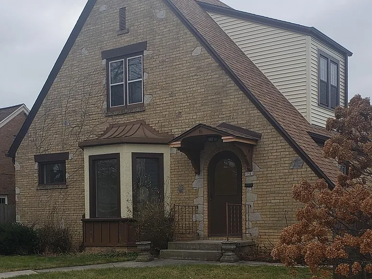 1741 Broadway Ave — Photo 1