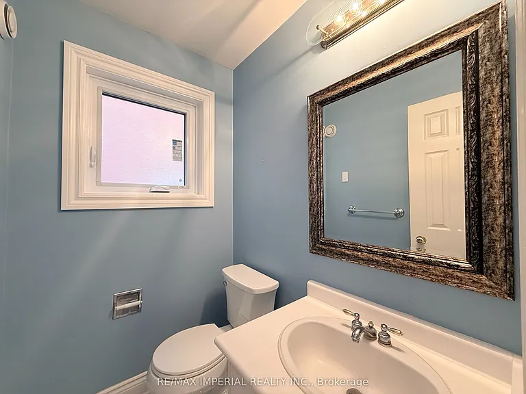 5735 Tayside Cres — Photo 32