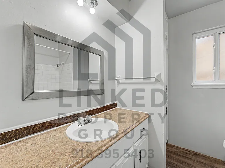 Evanston Apartments — Photo 31