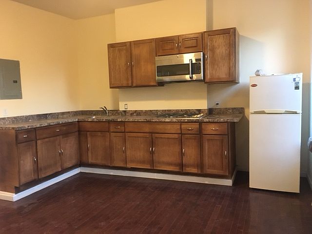 1st image of 511 Grand St #2