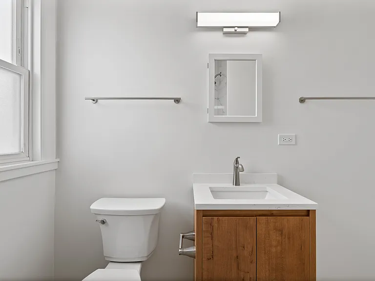5408 W George St #2 — Photo 11