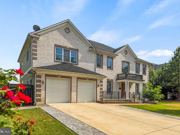 2411 Stokes Ln, Alexandria, VA 22307