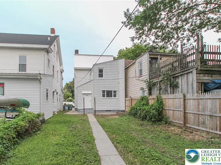 109 W Saint Joseph St — Photo 16
