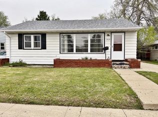 1404 7th Ave NW, Minot, ND 58703