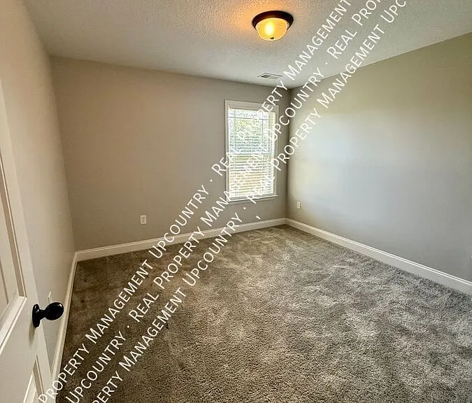 747 Shelburne Ln — Photo 10