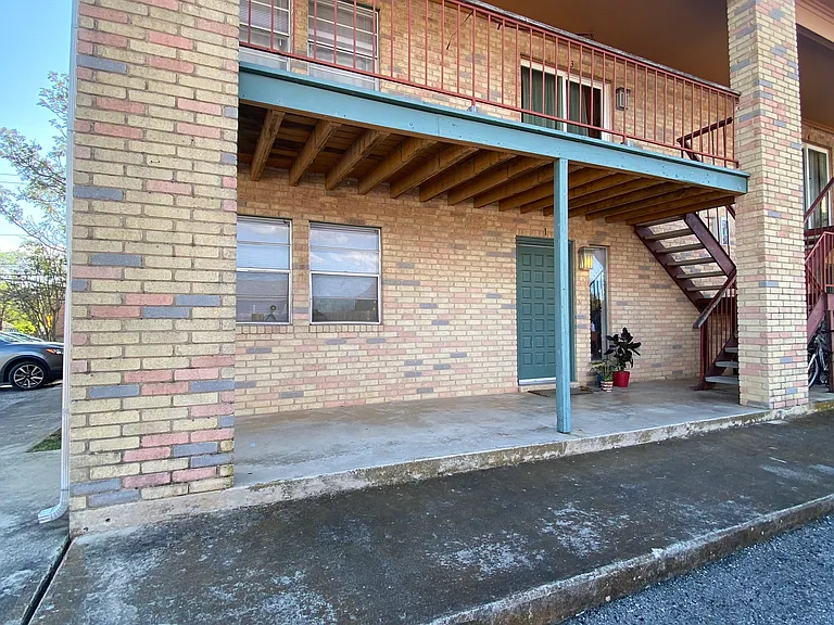 1226 N Lbj Dr #3 — Photo 17