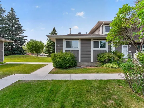 14736 SW Deerfield Dr SE #12, Calgary, AB T2J 5Y1