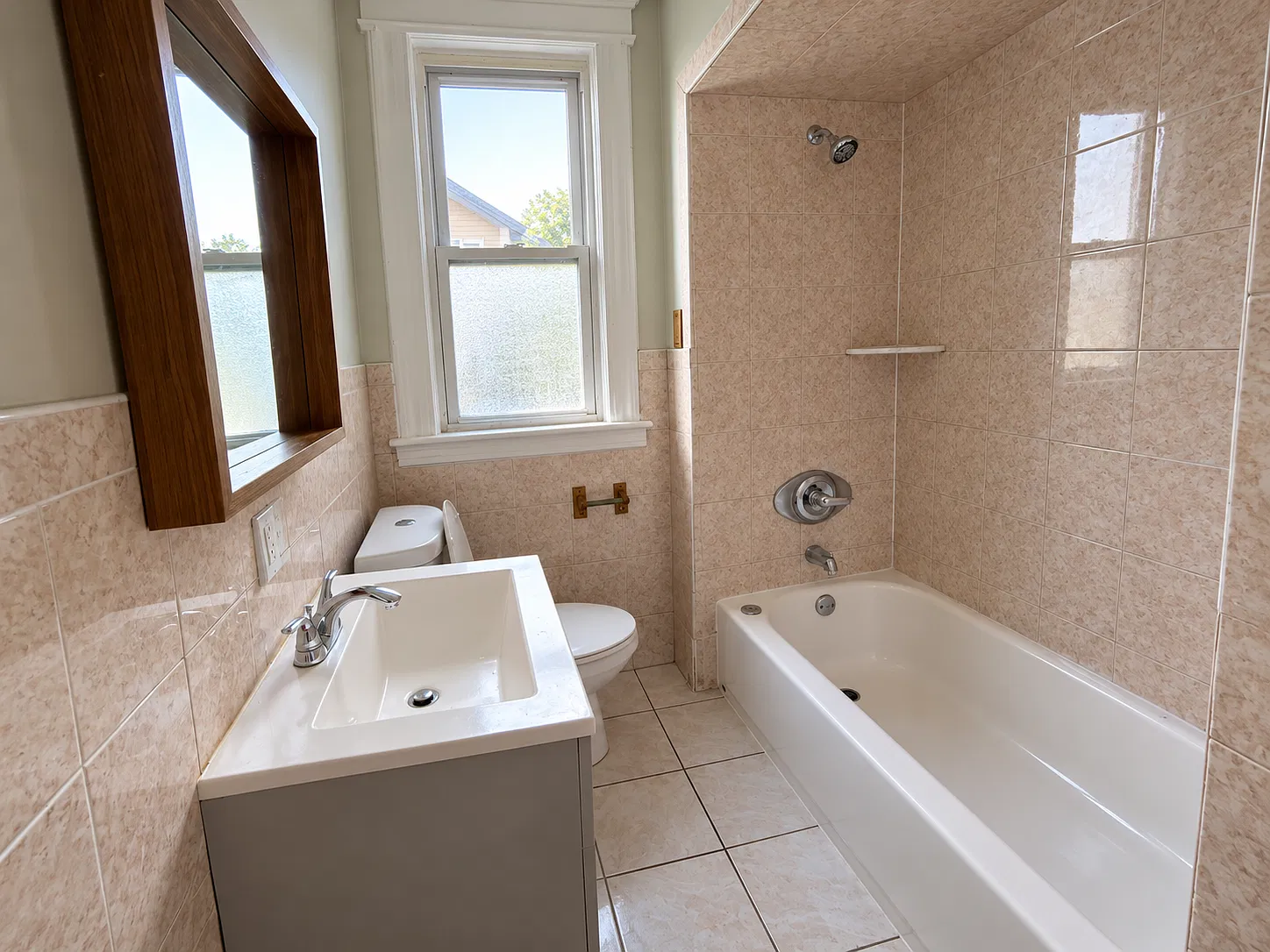 4 bed, 1.5 bath, 1350 sqft, $2,245 — Photo 3
