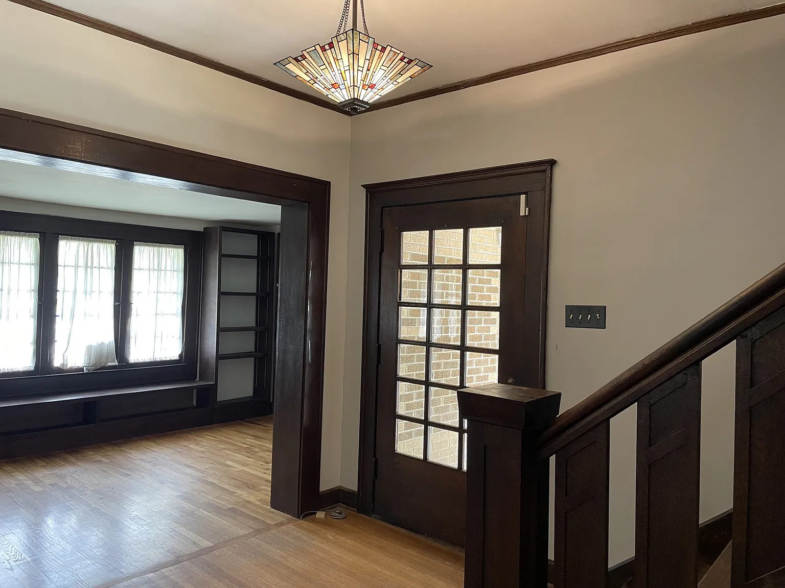 5 bed, 2.5 bath, 3779 sqft, $4,000 — Photo 2