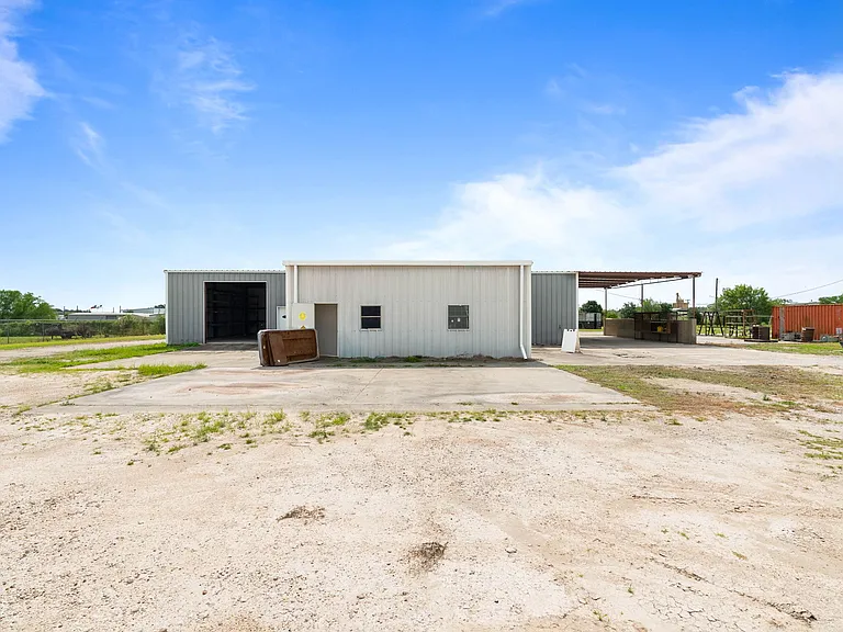 2404 S US Highway 281 #1 — Photo 43