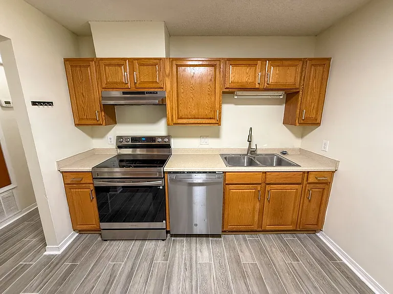 1035 Peakview Dr — Photo 7