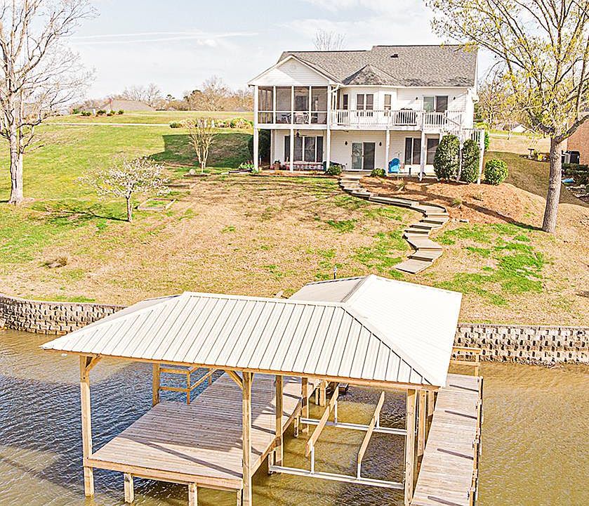 1st image of 318 Driftwood Dr