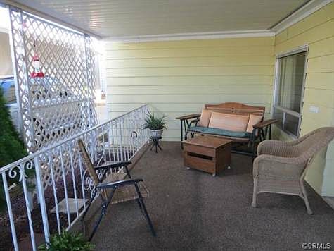 Wonderful Front Porch to Sit & Enjoy!
