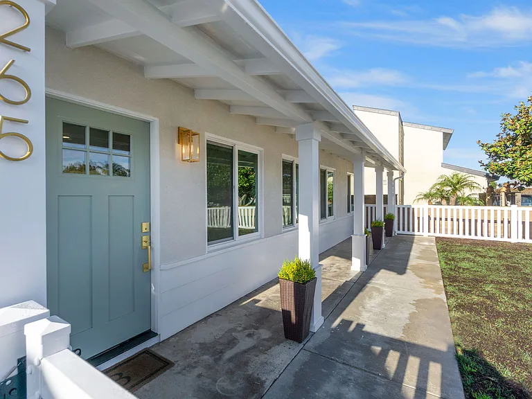 Charming front porch with larger enclosed front yard