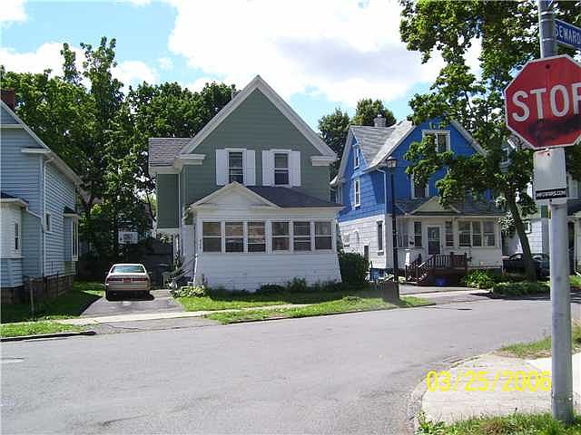 2nd image of 748 Seward St