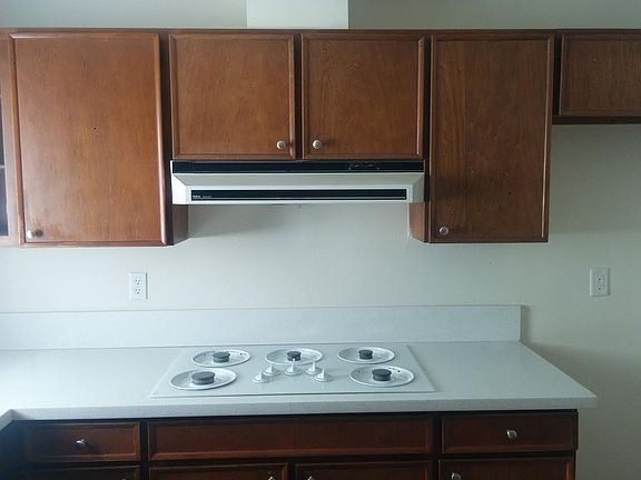 3rd image of 613 Bloomingfield Ln