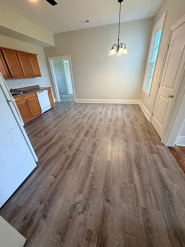 3 bed, 2.0 bath, 2203 sqft, $2,195 — Photo 3