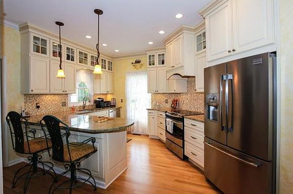 3rd image of 1 Summerfield Cir