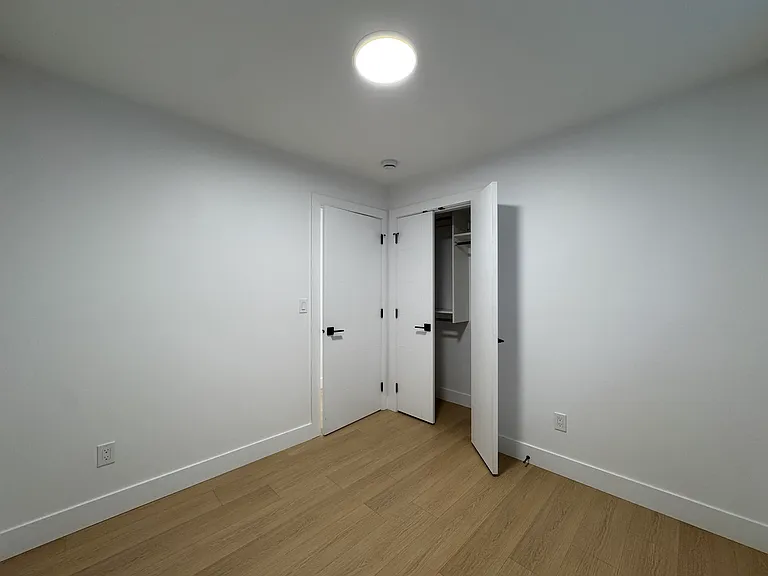 4557 Parker St — Photo 12