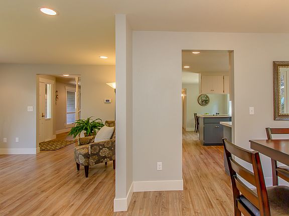 4th image of 255 Lake Louise Dr SW
