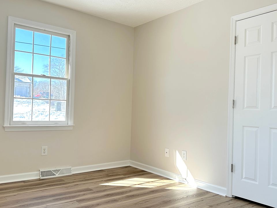 1st image of 221 Wayne Dr