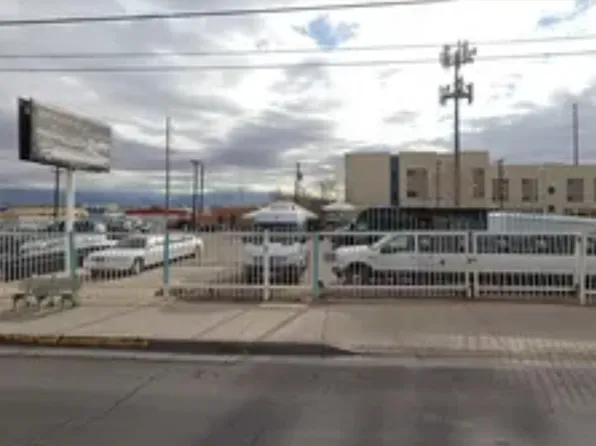 1220 4th St NW, Albuquerque, NM 87102