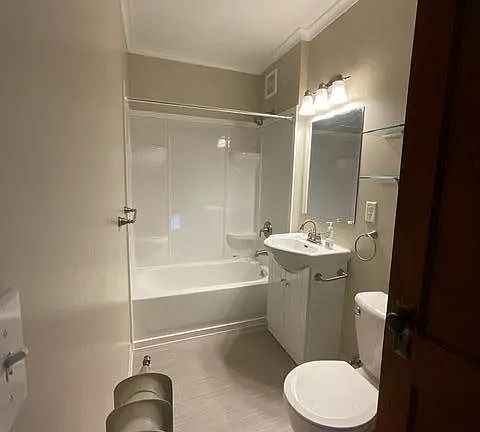 4th image of 805 Snelling Ave N #2