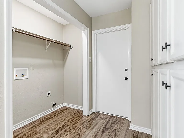 445 Longmeadow St — Photo 17