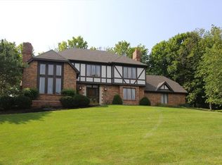 6194 Squirrelwoods Ln, Cincinnati, OH 45247