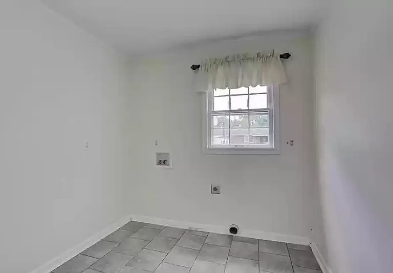 408 E Main St — Photo 21