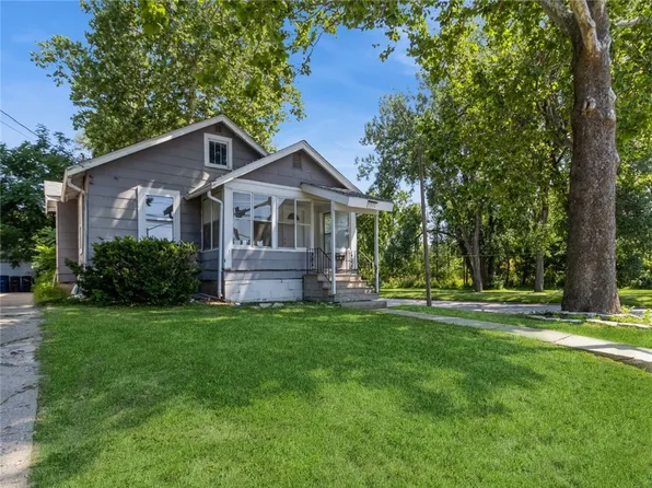 5501 University Ave, Des Moines, IA 50311