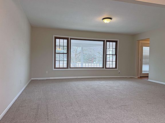 3rd image of 3098 Heise Rd