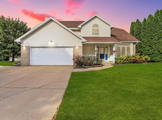 513 Westlawn Dr, Cottage Grove, WI 53527