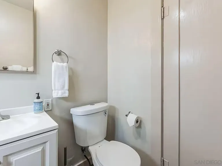 2147 Guizot St — Photo 15