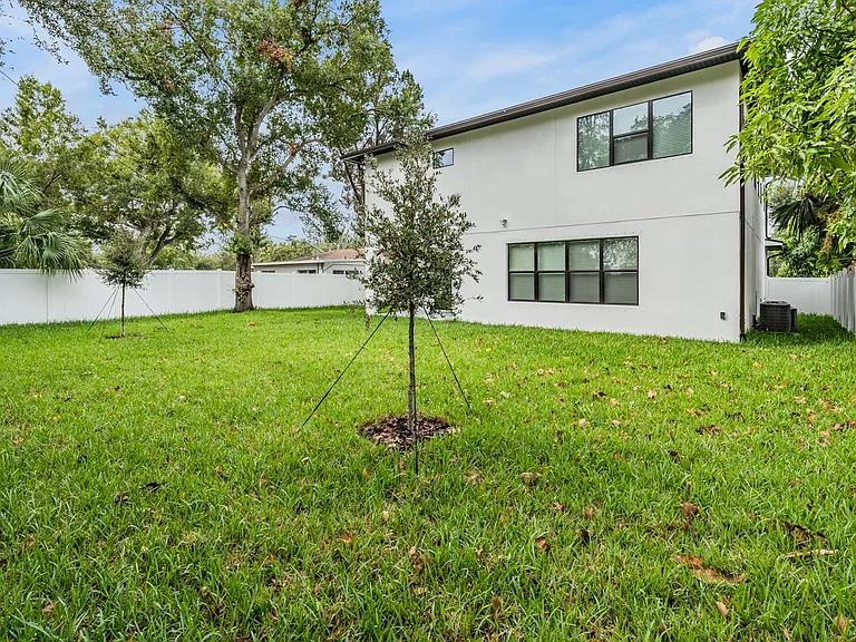 3912 S Church Ave — Photo 52