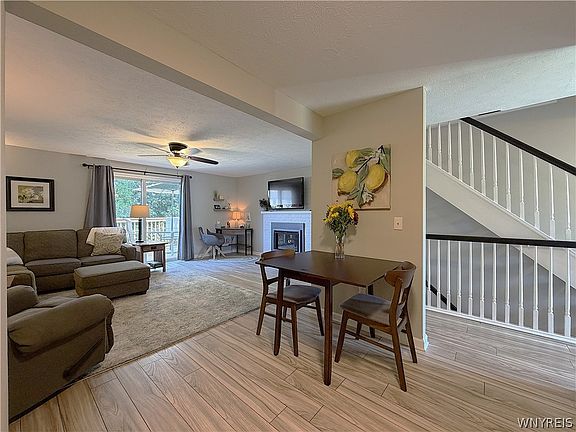 3rd image of 111 Courtshire Ln