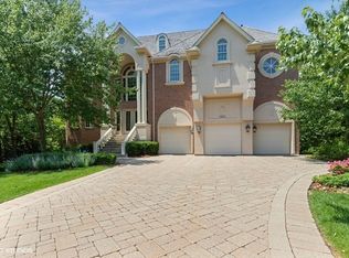 28532 N Sky Crest Dr, Mundelein, IL 60060